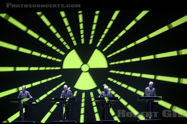 KRAFTWERK - 2022-08-26 - SAINT CLOUD - Domaine National - Scene de la Cascade - 